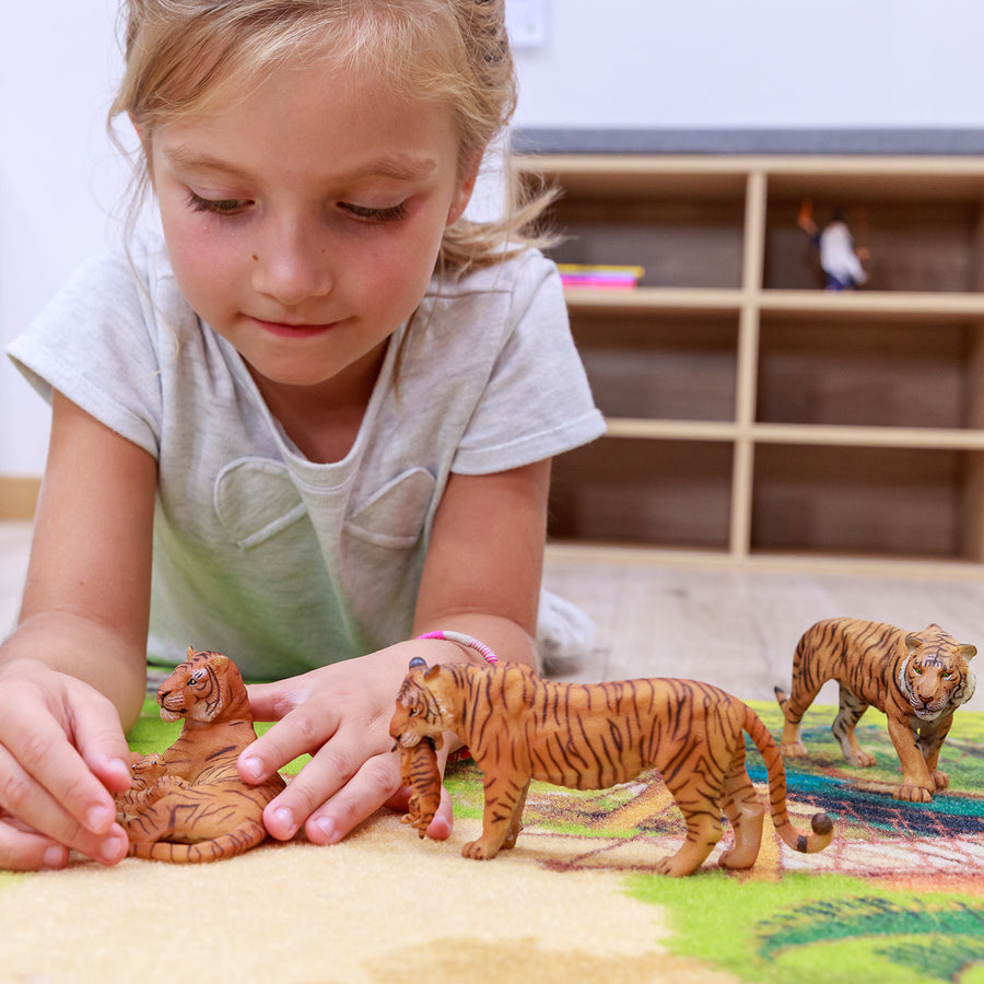 Figurine Tigresse couchée allaitant Papo en PVC, thème félins, Collection Animaux sauvages, jouet éducatif idéal pour enfants et collectionneurs
